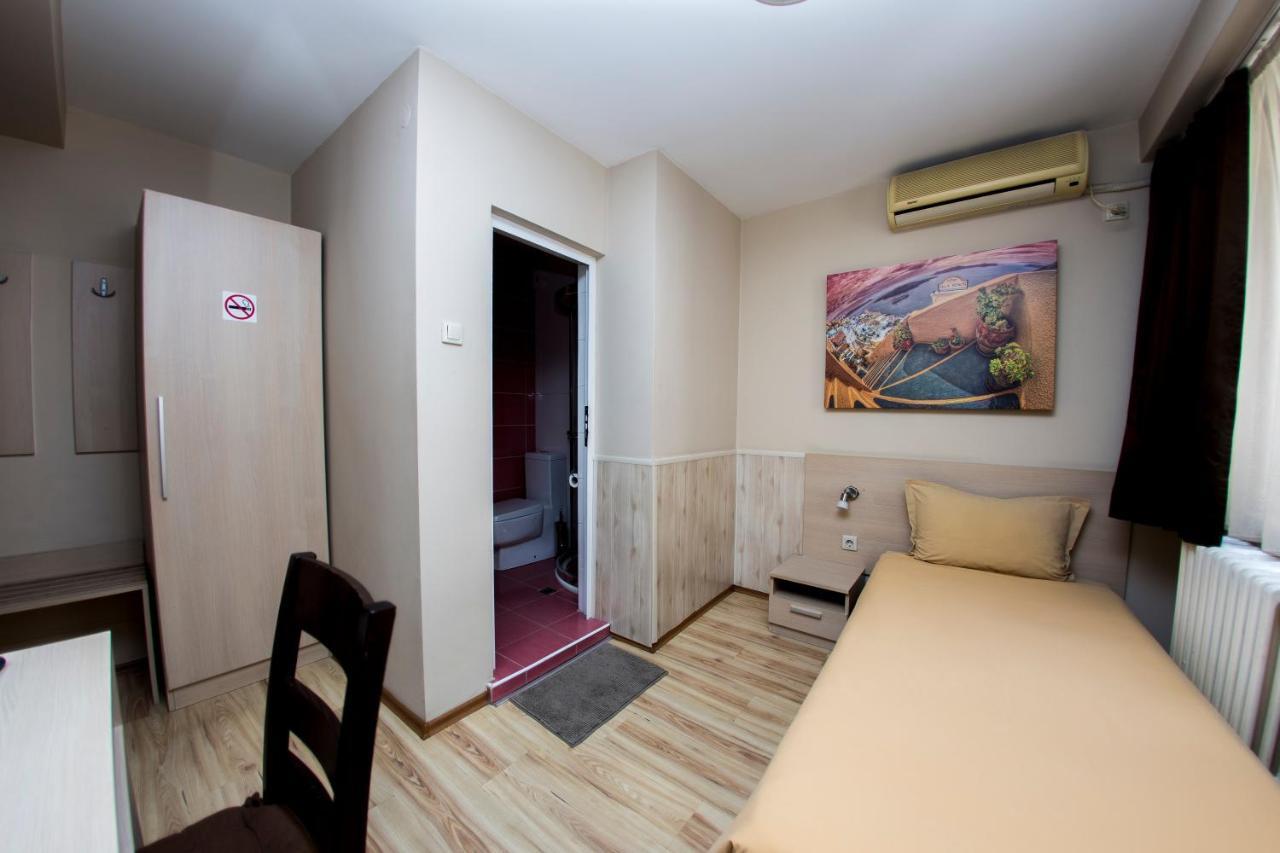 Family Hotel Madrid Sofia Exterior photo